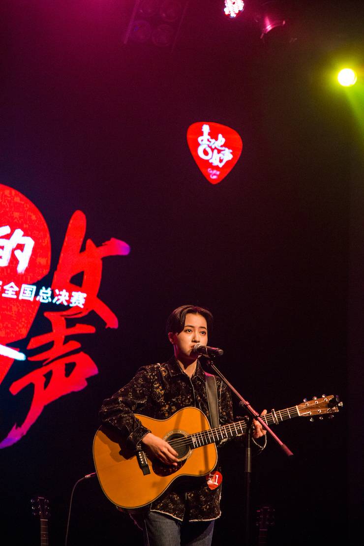 第四届“yl6809永利吉他女声弹唱大赛”总冠军出炉<br />温格夺冠，董冬冬担任评委