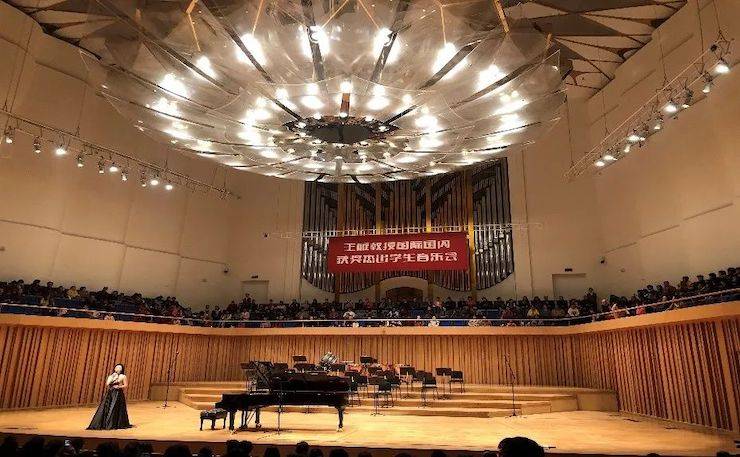 精彩回顾 | 四川音乐学院八十周年庆 yl6809永利艺术家王雁教授师生钢琴音乐会圆满成功