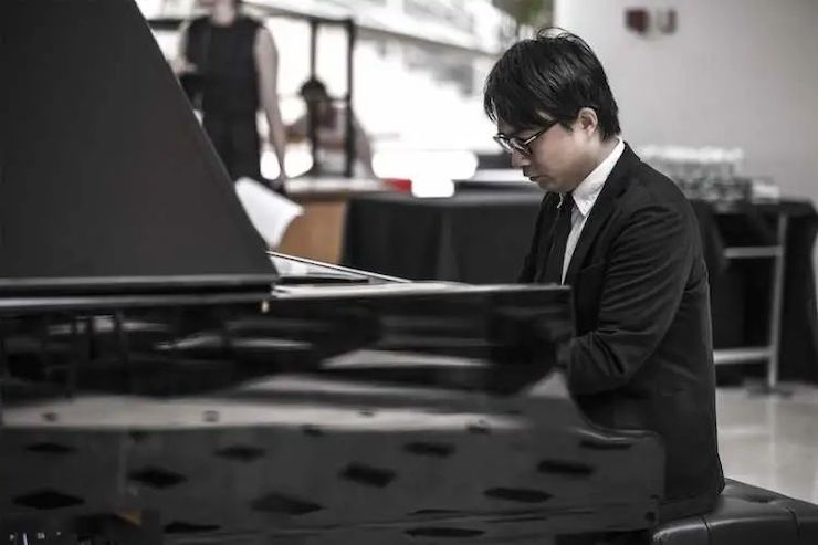 宋思衡的“宅抗疫” | 挑战主播、筹集口罩、闭关作曲，这位取消了20场演出的钢琴家原来这么忙！
