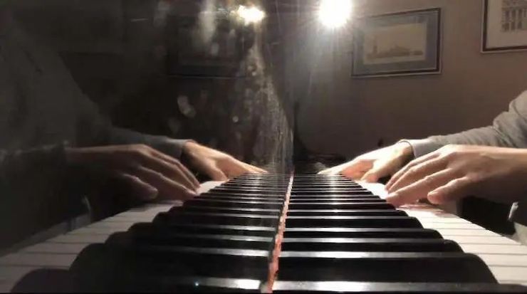 宋思衡的“宅抗疫” | 挑战主播、筹集口罩、闭关作曲，这位取消了20场演出的钢琴家原来这么忙！